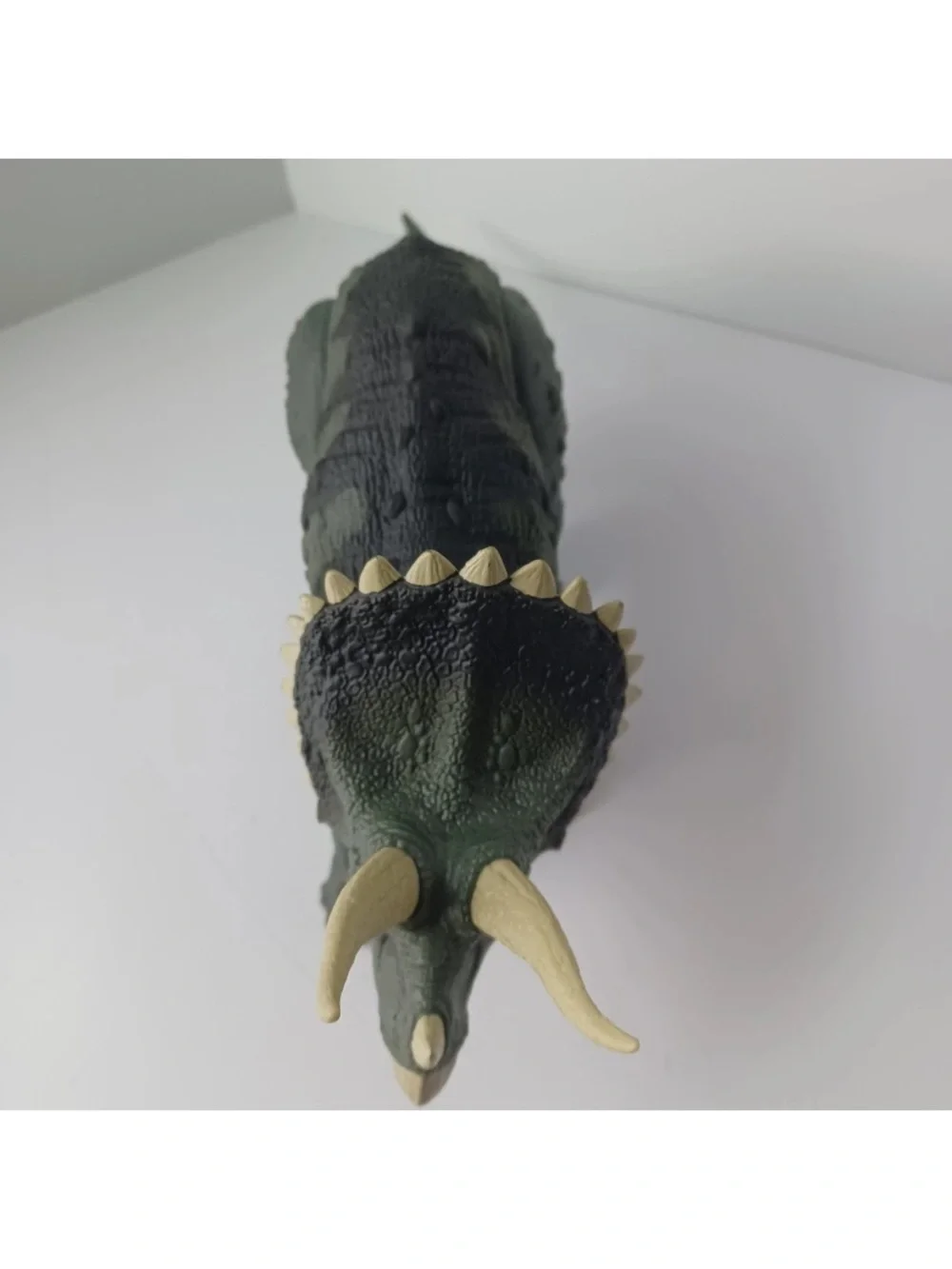 Jurassic Park World Reimagined Legacy Collection Real Feel Triceratops Figure